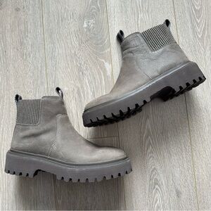 Madewell Boots Shoes The Henry Lugsole Boot in Nubuck Coastal Granite 7.5